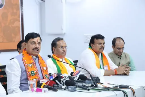 मुख्यमंत्री Dr. Mohan Yadav ने शनिवार को मुंबई में किया चुनावी प्रचार, भाजपा प्रत्याशियों के समर्थन में किया रोड शो