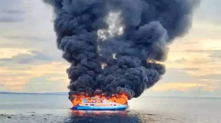 Boat में विस्फोट से लगी आग, चालक दल के छह सदस्यों की मौत