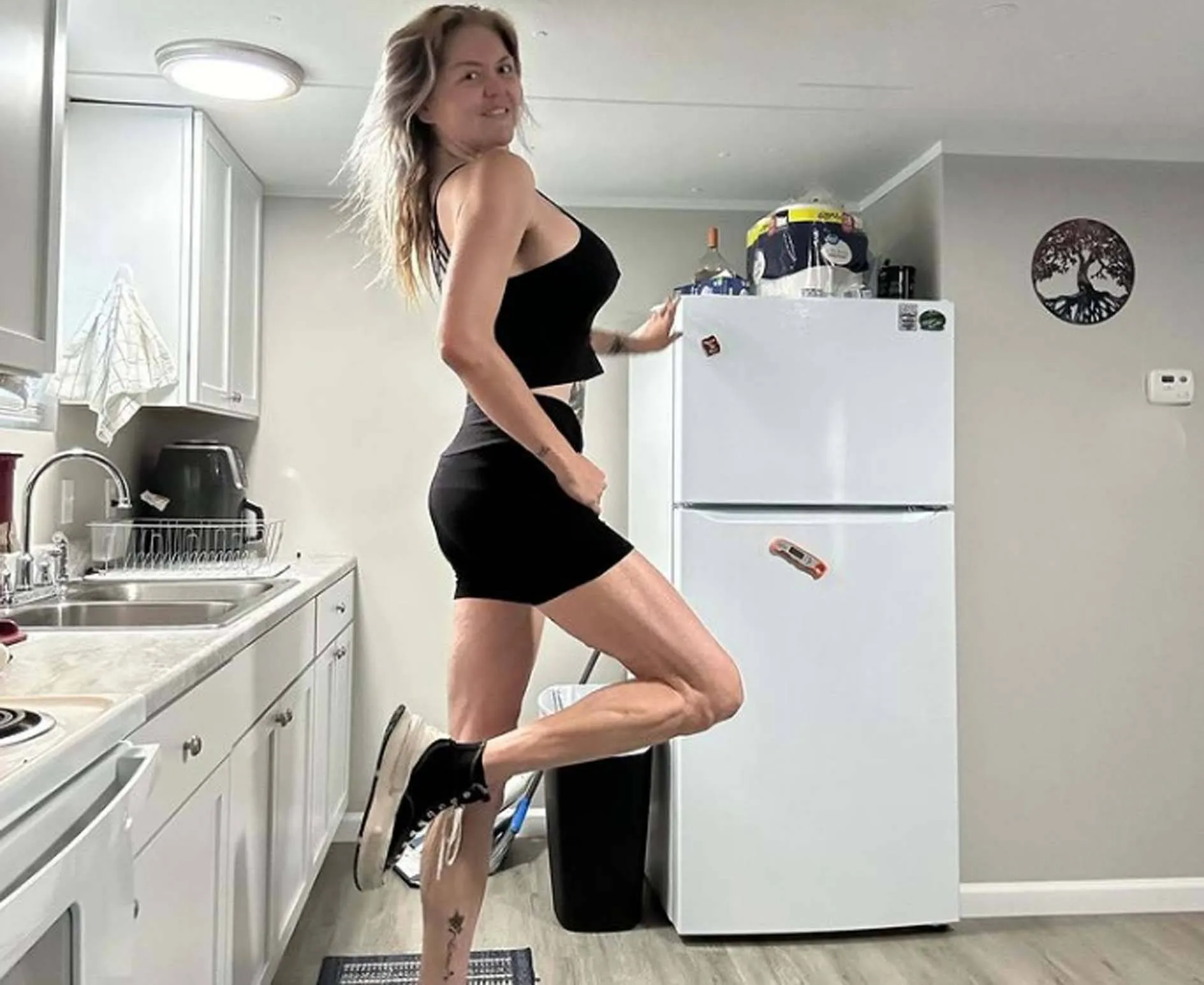 एक दशक बाद वापसी करने वाली WWE star ग्लैमरस अंदाज में दिखीं