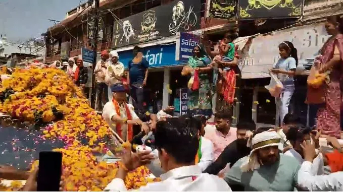 मोदी सरकार के तीसरे कार्यकाल में दूसरी बार कैबिनेट मंत्री बनने के बाद ग्वालियर आये Jyotiraditya Scindia, समर्थकों ने जगह-जगह किया स्वागत