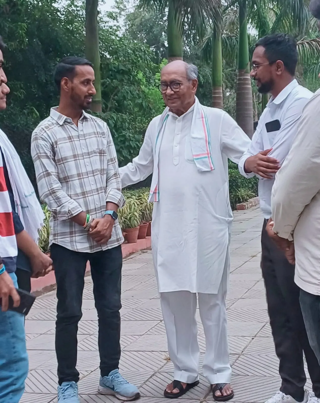 नर्सिंग घोटाले का मुद्दा संसद में उठाने की तैयारी , NSUI के राष्ट्रीय अध्यक्ष वरूण चौधरी , राज्यसभा सांसद दिग्विजय सिंह से मिले रवि परमार