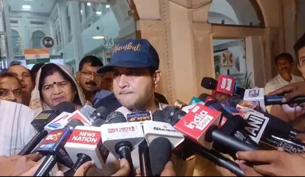 नए एयरपोर्ट की छत से पानी रिसाव पर आया Union Minister Scindia का बयान कहा- कभी-कभी हमारे घर में भी ऐसे हालात हो जाते हैं