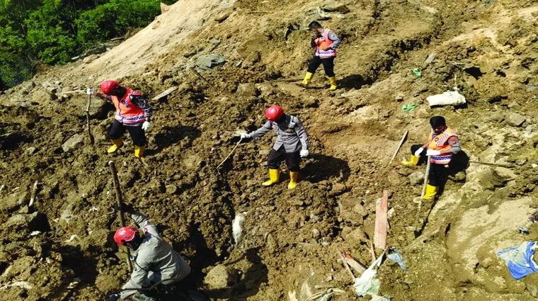 Indonesia में अवैध सोने की खदान में भूस्खलन से 11 की मौत, कई दबे