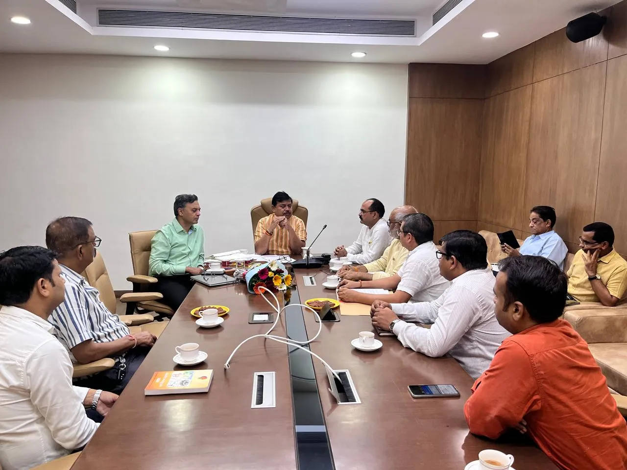 Electricity company के कर्मचारियों को 35 वर्ष पूरा करने पर मिलेगा चतुर्थ वेतनमान, बेहतर सेवा कर बिजली कंपनी की बनाएं अच्छी इमेज : ऊर्जा मंत्री श्री तोमर