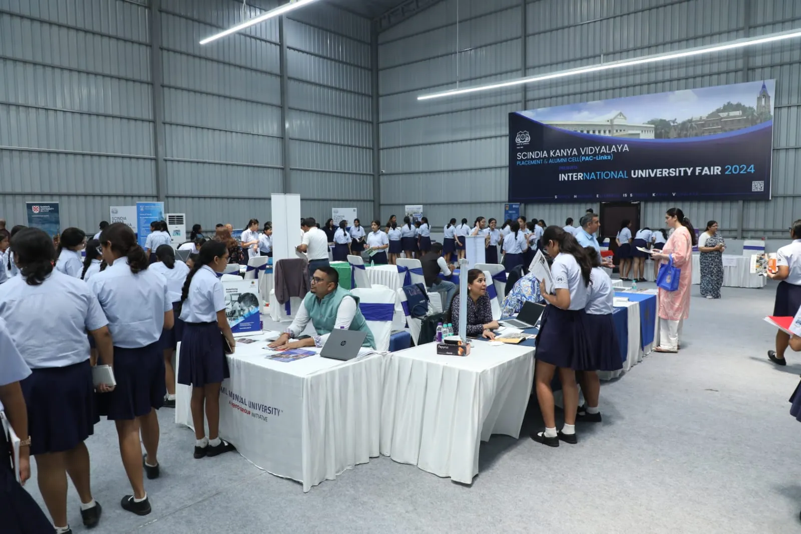 Scindia Kanya Vidyalaya में एक दिवसीय इंटरनेशनल यूनिवर्सिटी फेयर का भव्य शुभारंभ