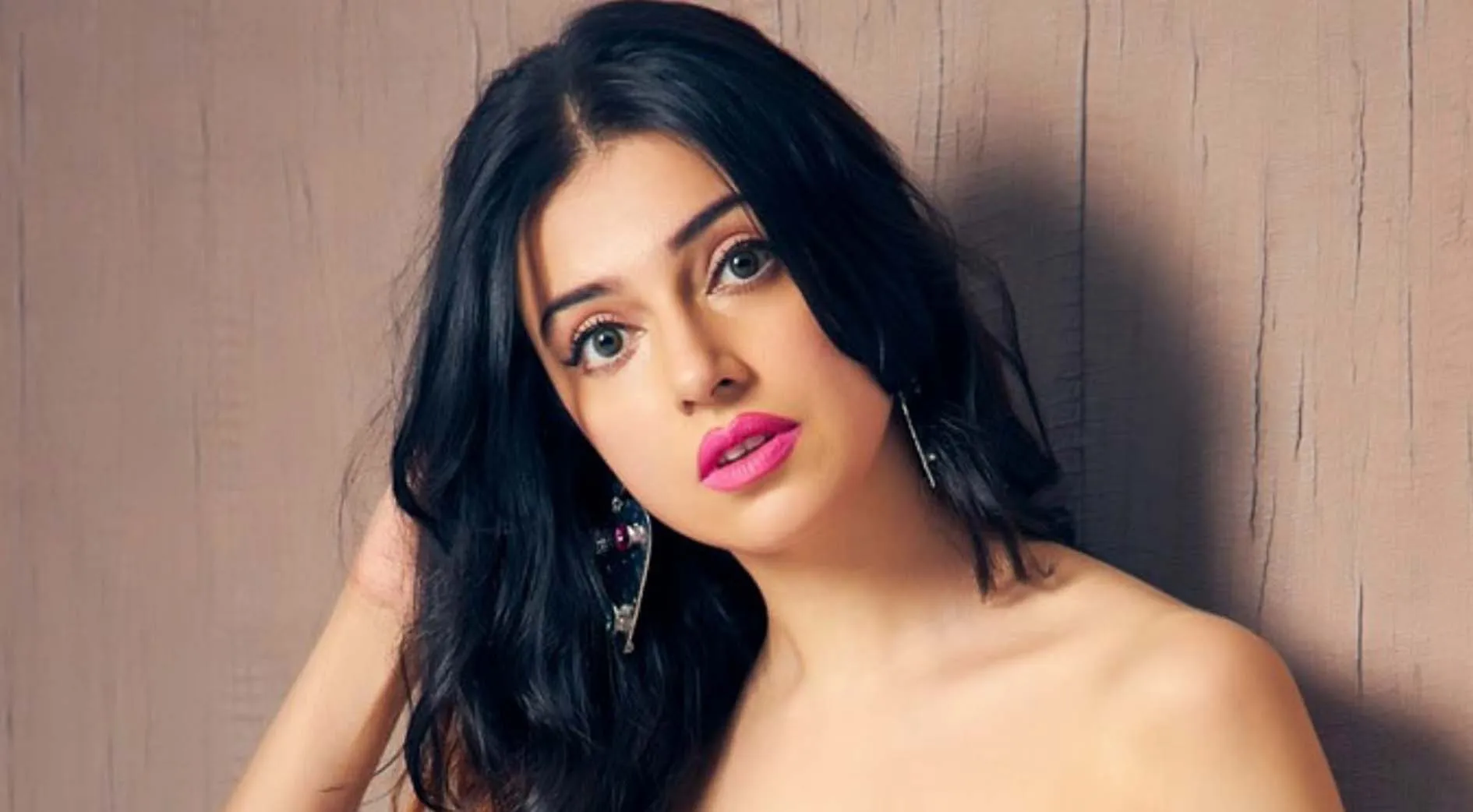 हीरो हीरोइन को लेकर चर्चाओं में Divya Khosla