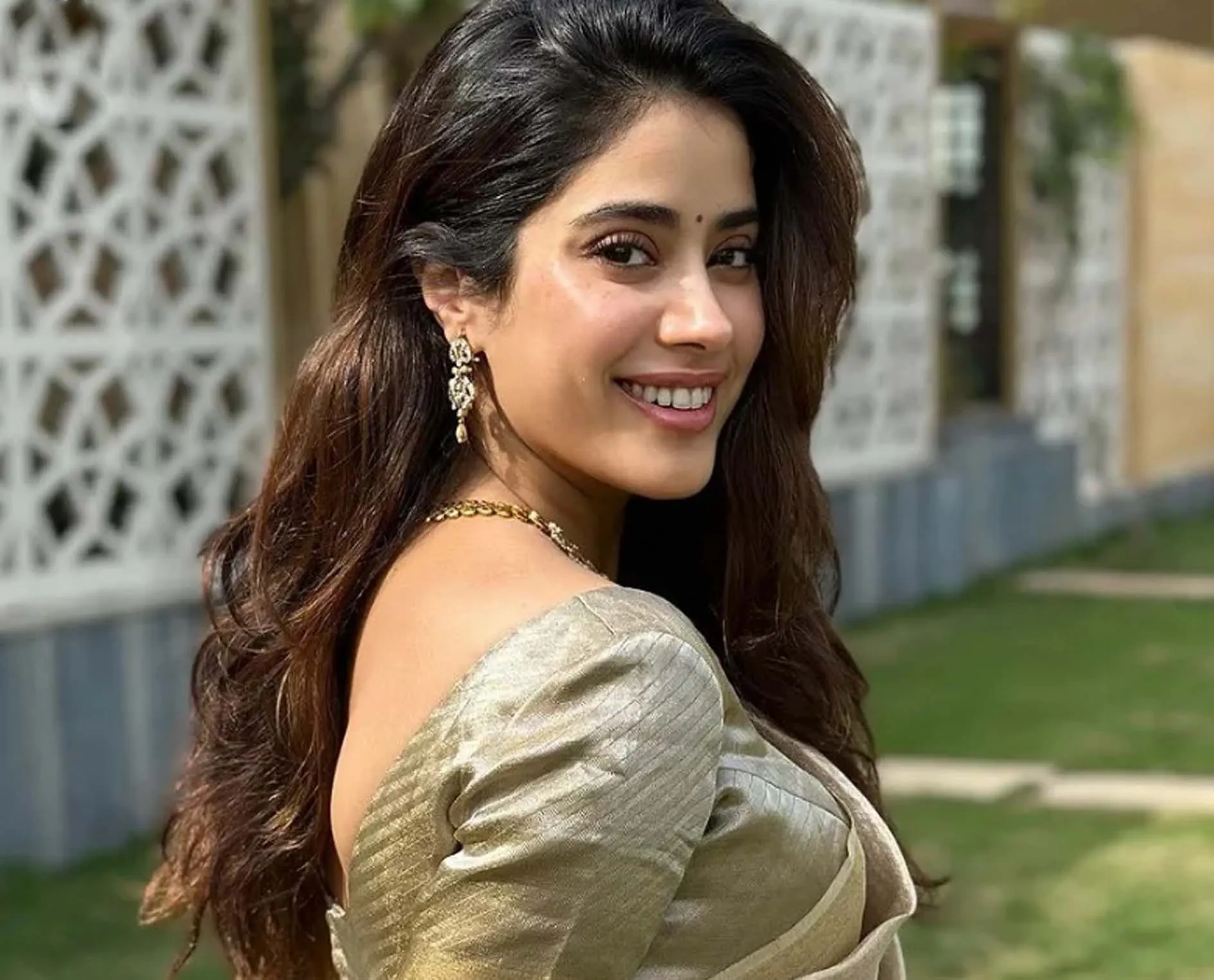 Jhanvi को पसंद नहीं आया ओरी का हेयरस्टाइल