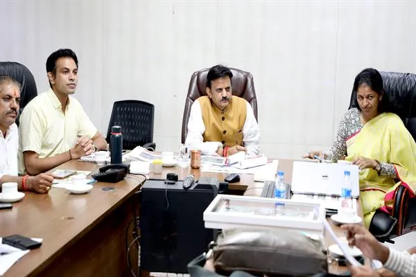 रीवा की पहचान व्हाइट टाइगर, वाटरफाल्स, सुपारी के खिलौने की थीम पर भित्तिचित्र और सेल्फ़ी प्वाइंट बनायें: Deputy Chief Minister Shri Shukla