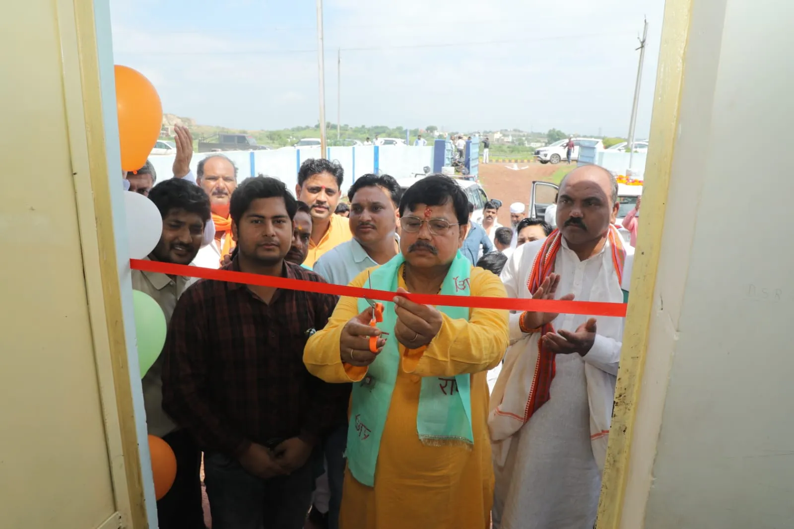 Energy Minister Tomar ने अपर मुख्य सचिव एवं प्रबंध संचालक के साथ किया शंकरपुर विद्युत सब स्टेशन का उद्घाटन