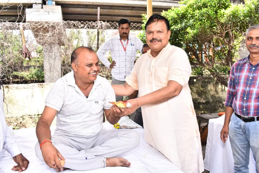 रक्तदान करने से हमें आत्म संतुष्टि मिलती है: Energy Minister Pradyuman Singh Tomar