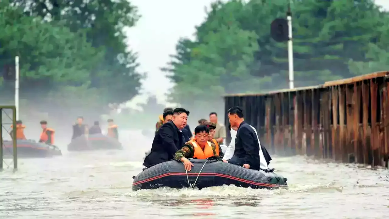 भड़के Kim Jong: बाढ़ से तबाही रोकने में नाकाम रहे 30 अफसरों को फांसी पर लटकाया