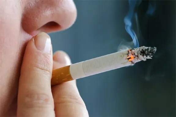 स्किन के लिए भी खतरनाक हो सकती है Smoking