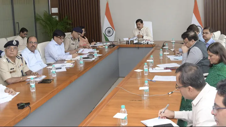 लोगों की जीवन रक्षा को सर्वोच्च प्राथमिकता दें - Chief Minister Dr. Yadav