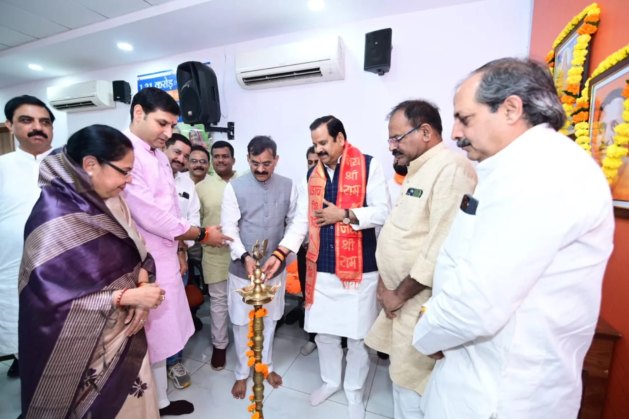 MP Vishnudatt Sharma एवं प्रदेश प्रभारी डॉ. महेंद्र सिंह ने संगठन पर्व को लेकर मध्य विधानसभा की बैठक को किया संबोधित