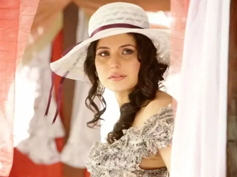 Zareen Khan ने कश्मीर के खूबसूरत नजारों का वीडियो किया शेयर