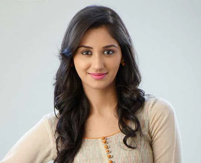 मेहंदी लगा के रखना पर थिरकती नजर आईं Nikita Dutta