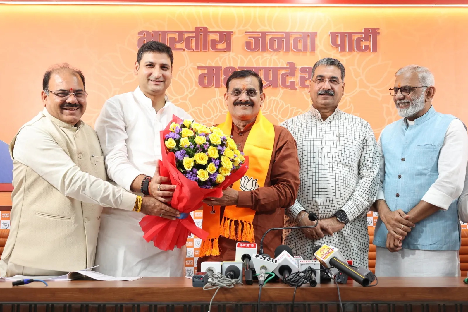 भारतीय जनता पार्टी के सक्रिय सदस्यता अभियान के तहत Chief Minister Dr. Mohan Yadav, भाजपा प्रदेश अध्यक्ष व सांसद विष्णुदत्त शर्मा एवं प्रदेश संगठन महामंत्री हितानंद ने सक्रिय सदस्यता ग्रहण की