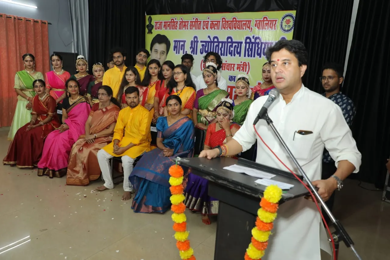 बाहरी रूप भले ही आधुनिक दिखे लेकिन आत्मा, संस्कृति व विरासत की हो: Scindia