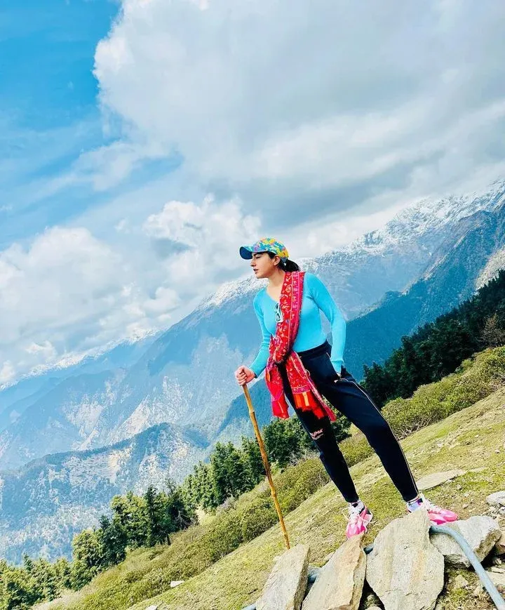 Kedarnath के पहाड़ पर ट्रैकिंग की सारा अली खान ने