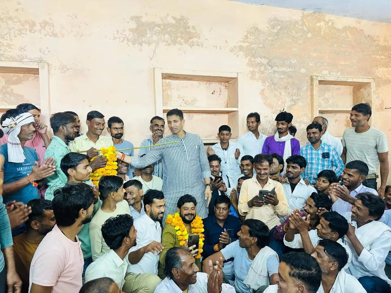 प्रदेश कांग्रेस अध्यक्ष Jitu Patwari ने विजयपुर में कांग्रेस प्रत्याशी मुकेश मल्होत्रा के समर्थन में ग्रामीण अचंलों में किया जनसंपर्क