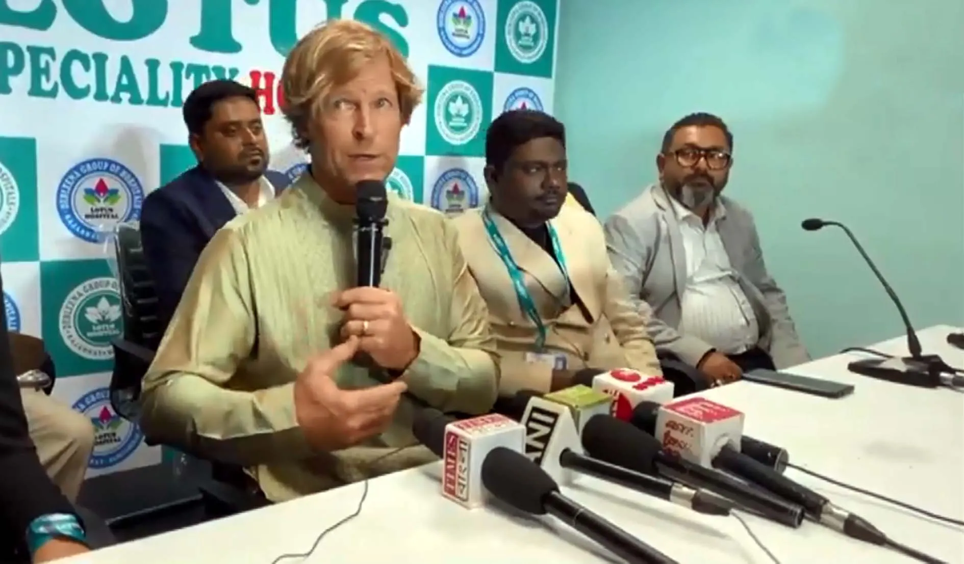 दक्षिण अफ्रीका में क्रिकेट ही नहीं फुटबॉल सहित अन्य खेल भी लोकप्रिय : Rhodes