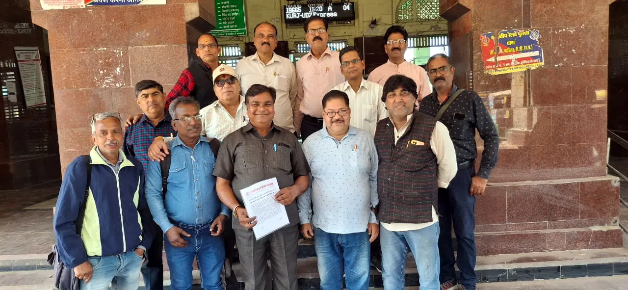 रेल किराए में रियायत बहाल किए जाने को लेकर Press Club ने पीएम के नाम सौपा ज्ञापन