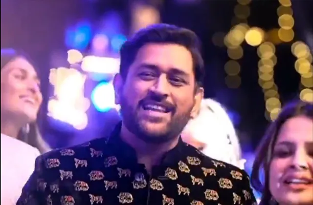 Dhoni और ऋषभ संगीत समारोह में ‘तू जाने ना’ गाते नजर आये