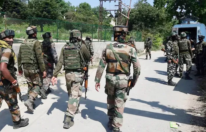 तीसरे दिन भी Kathua में आतंकियों को तलाश रहे सुरक्षाकर्मी, गोला-बारूद मिले