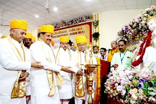 दीक्षांत समारोह वास्तव में सेवा के संकल्प का समारोह है : Governor Shri Patel