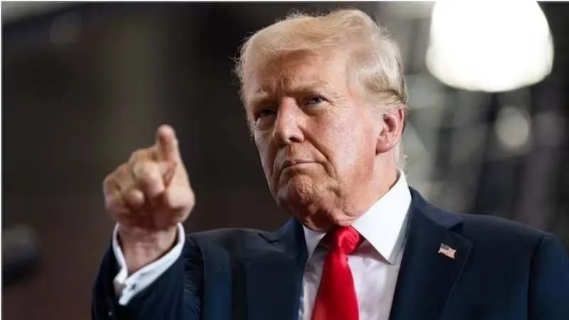 Zelensky and Putin को धमकाने में लगे ट्रंप, दोनों के झगड़े का फायदा उठा रहा अमेरिका