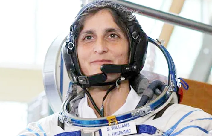 अंतरिक्ष से Himalaya ठीक वैसा ही दिखता है जैसे कोई लहर उठी हो और भारत में बह रही हो