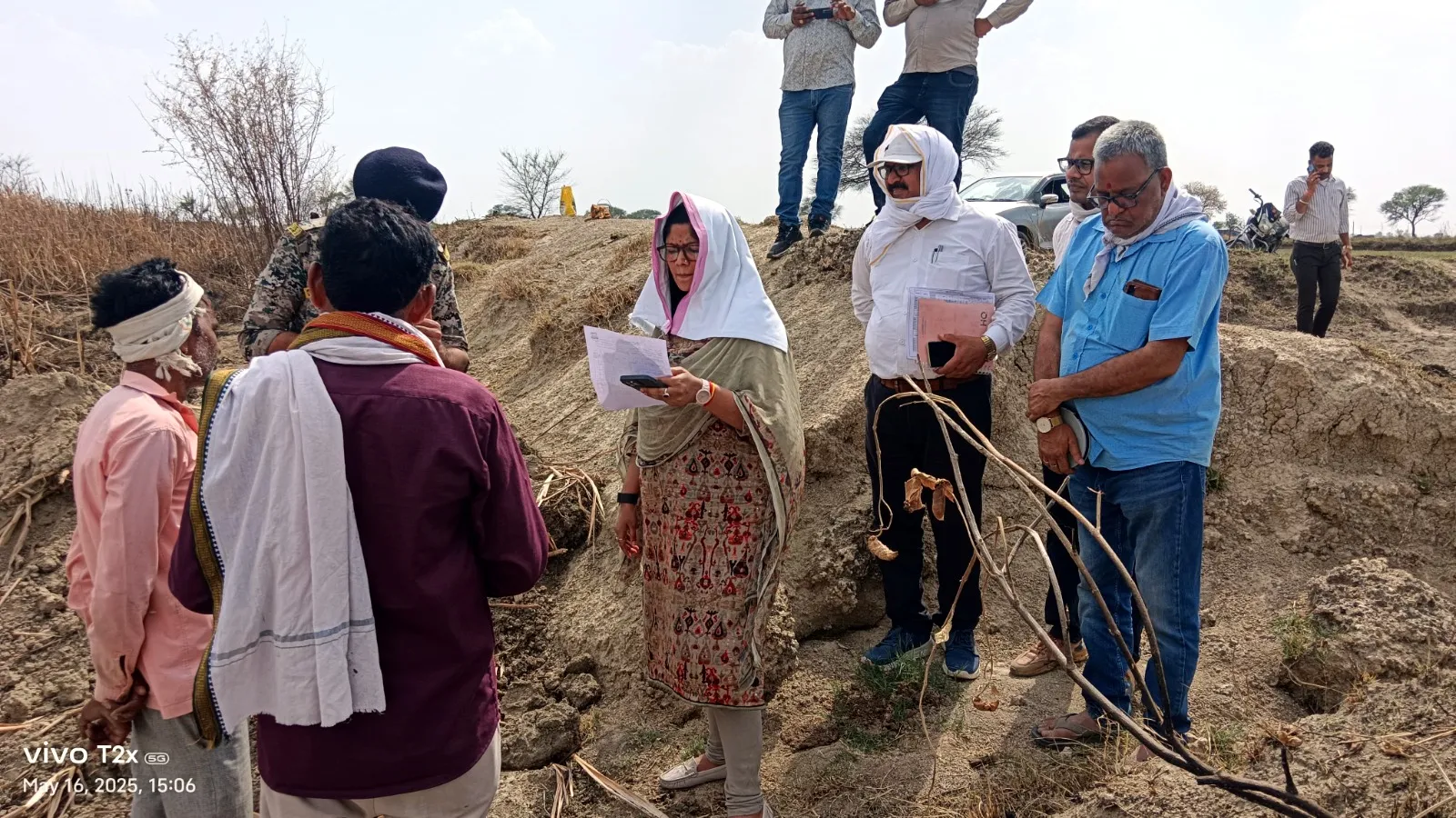 बरसात से पहले पूर्ण कराएँ सभी खेत तालाबों का काम – Collector Mrs Chauhan