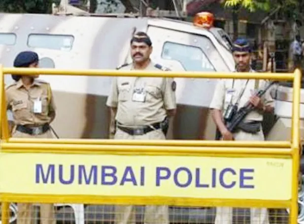 Mumbai को बम से उड़ाने की धमकी, पुलिस अलर्ट