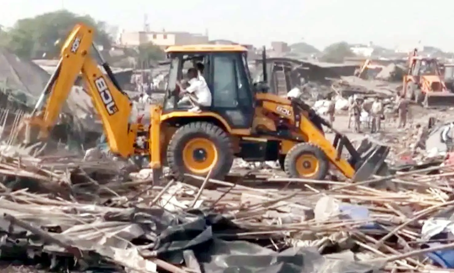 Pahalgam Attack Connection: तीन दिन में अहमदाबाद के 8 हजार घरों पर दौड़ेंगे 50 बुलडोजर