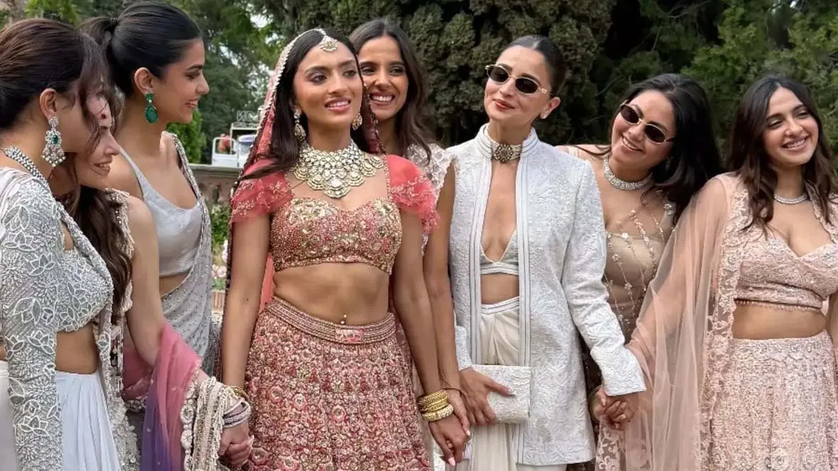 दोस्त की शादी में शामिल होने स्पेन पहुंची Alia Bhatt