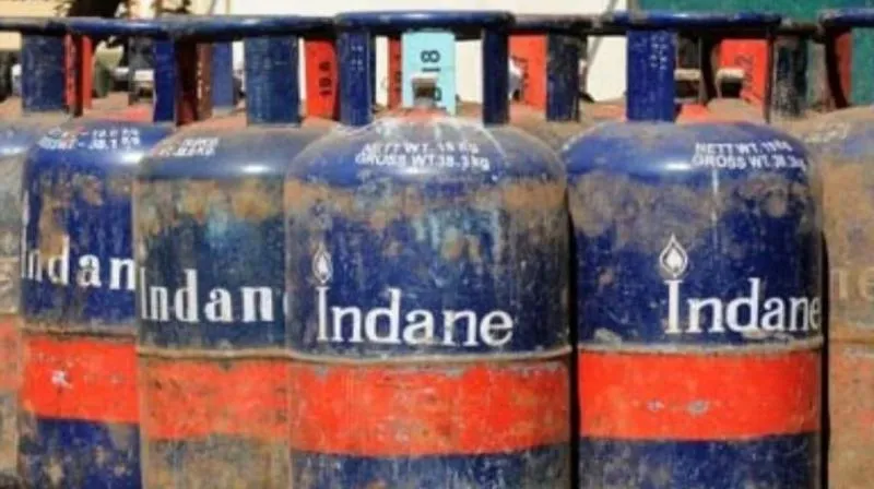 तेल कंपनियों ने Commercial LPG Cylinder के भाव 24 रुपये घटाये