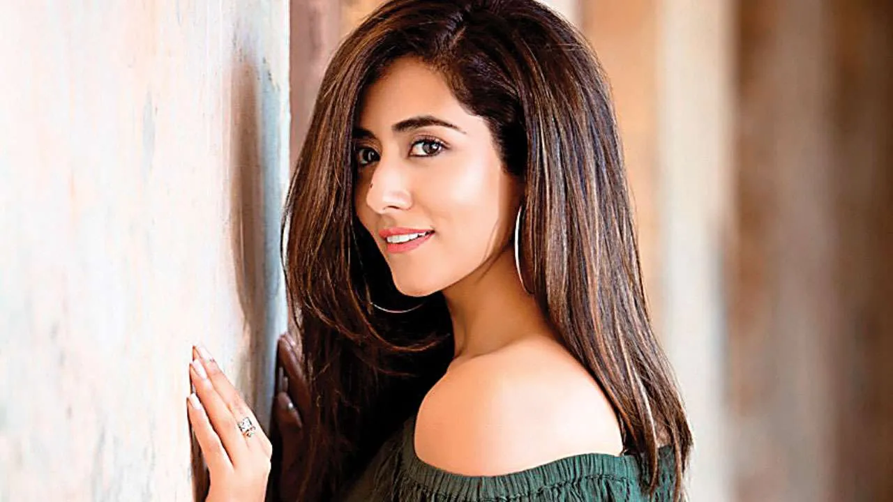 स्टेज पर गाना सिर्फ सुरों की बात नहीं होती: Jonita Gandhi