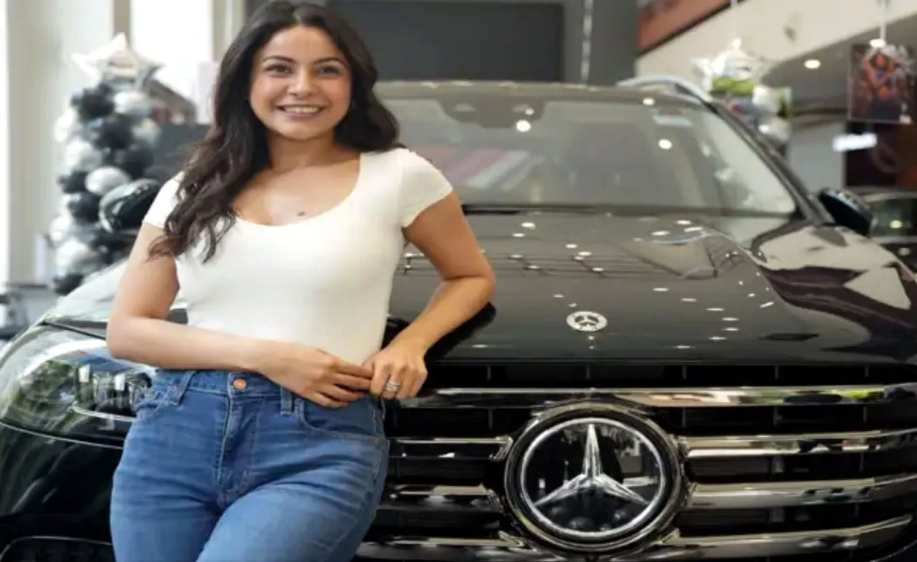 नई काली लग्जरी एसयूवी की मालकिन बनी Shehnaaz Gill