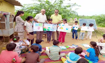 Devnagar में संचालित शिक्षण केंद्र पर  चित्रकला प्रतियोगिता का आयोजन