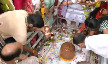 Sawan के पहले सोमवार पर शिवालयों में उमड़ा आस्था का सैलाब