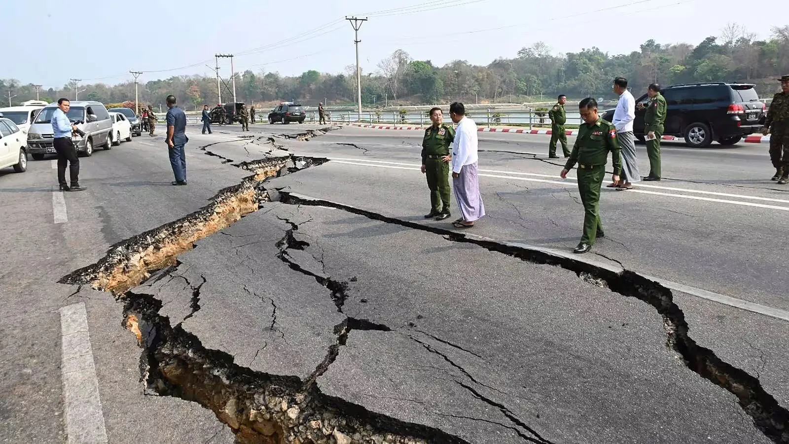 Türkiye में 6.1 तीव्रता के साथ हिली धरती, 1 दर्जन से अधिक इमारतें ढहीं, कई मस्जिदें हुई जमींदोज