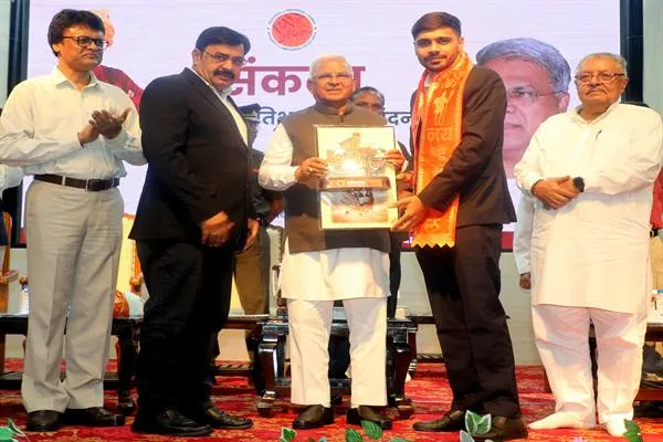 सरकार के कल्याणकारी कार्यक्रमों की सफलता सुनिश्चित कराएं : Governor Shri Patel