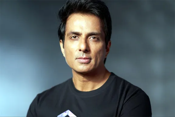 दो भाइयों की पढ़ाई की ज़िम्मेदारी उठाई अभिनेता Sonu Sood ने