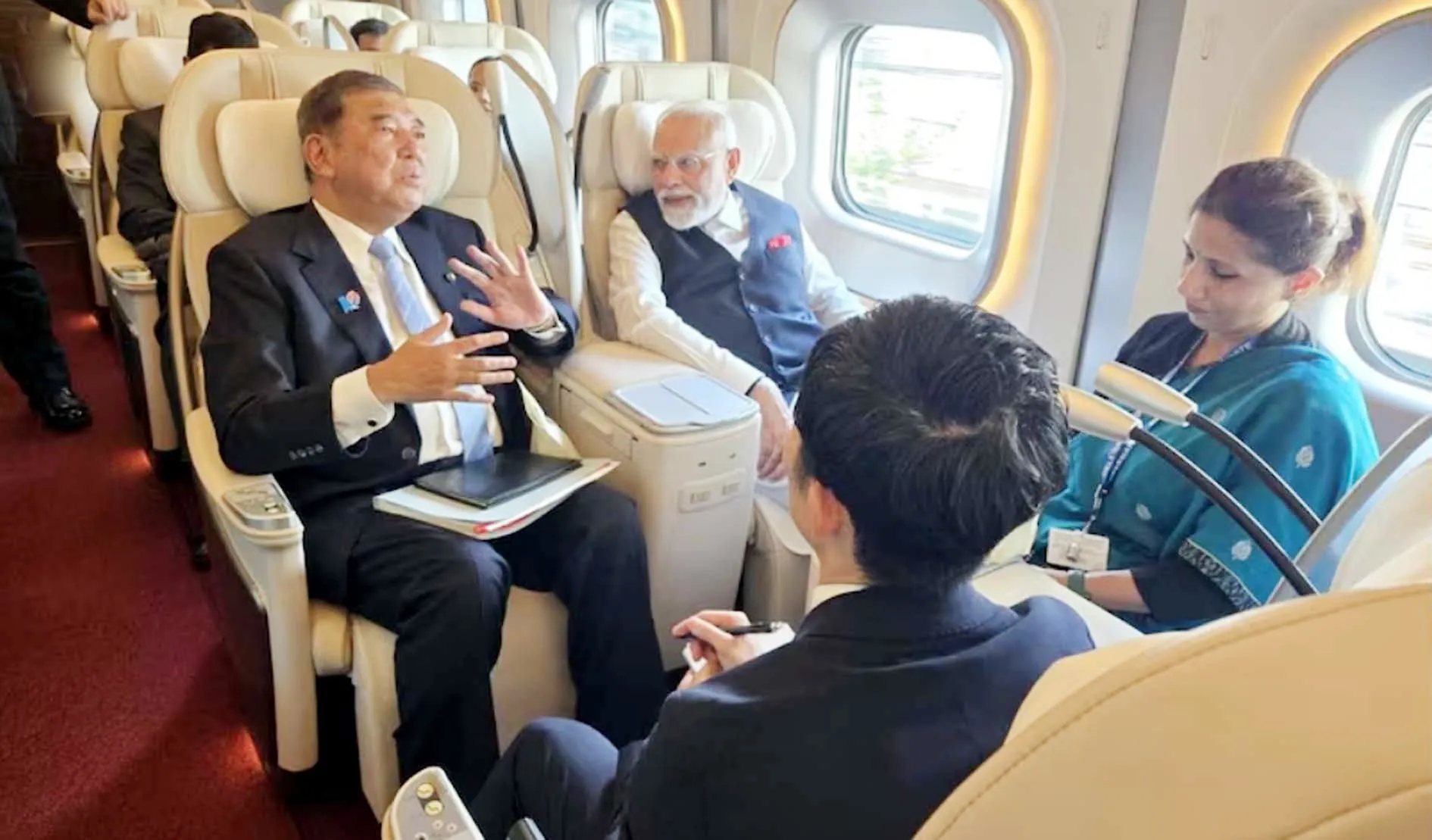 Japan में पीएम मोदी- अपने समकक्ष शिगेरु इशिबा के साथ पहुंचे सेंडाई