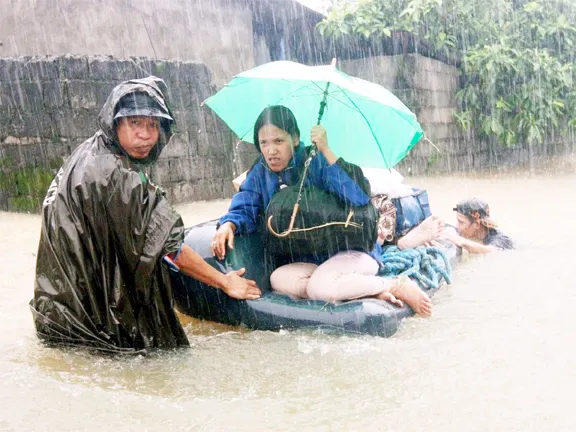 Super Typhoon रगासा ने ढाया कहर, 10 लाख लोगों का रेस्क्यू