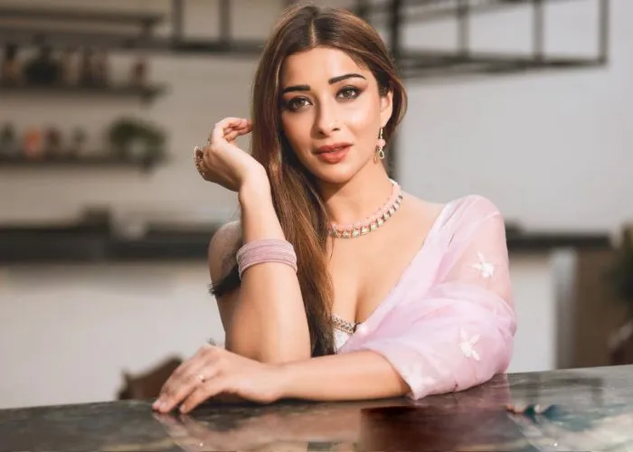 कलाकारों को हफ्ते में एक दिन की छुट्टी जरुरी: Nyra Banerjee