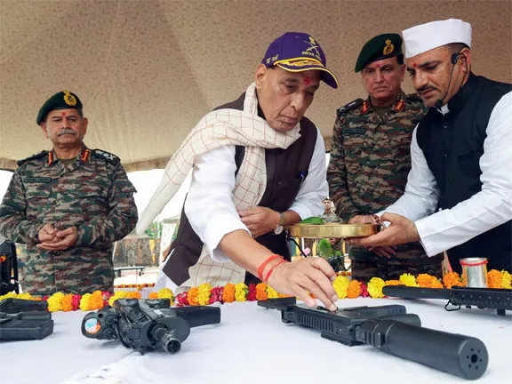 पाकिस्तान ने सर क्रीक में कोई भी हरकत की तो भूगोल बदलने में देर नहीं करेंगे: Defence Minister