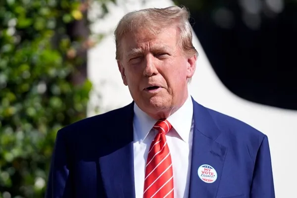 जिसे जज बनाया वही दिखा रहा President Trump को आंखे, विद्रोह कानून लागू करने की दे दी धमकी