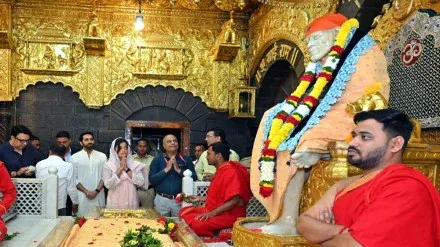 साईं बाबा मंदिर में आशीर्वाद लिया Rashmika and Ayushmann ने