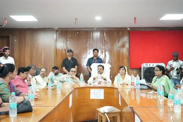 चिकित्सक समय का पालन और मरीजों से करें संवेदनशील व्यवहार : Deputy CM Shri Shukla